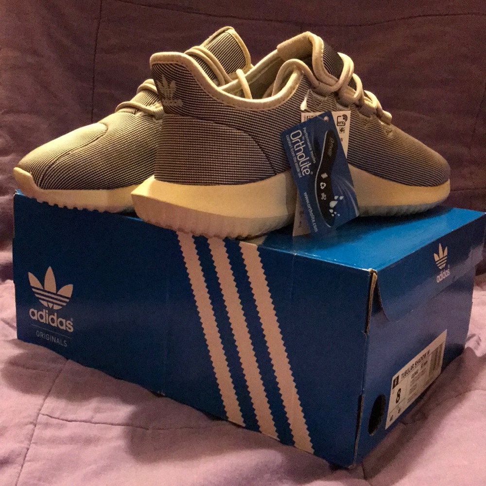 NEW W/ BOX Adidas Women’s size 8 tubular shadow W